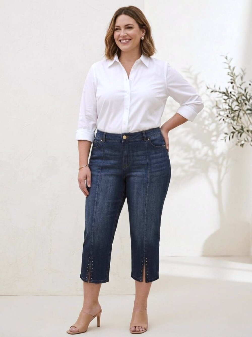 AVENUE Denim Capri Pants. Plus Size 22 AVG